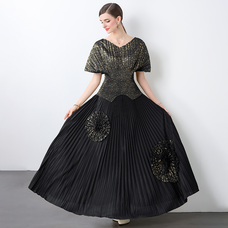 Miyake 2025 European and American style hot stamping bat sleeves pleated top pleated half skirt cross-border fashion women's suit Miyake 2025 European and American style hot stamping bat sleeves pleated top pleated half skirt cross-border fashion women's suit