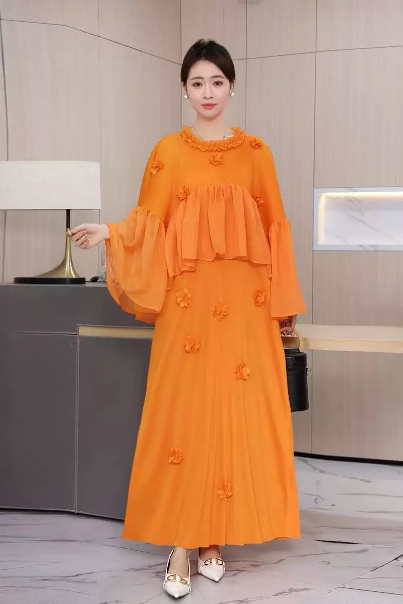 Miyake 2025 foreign trade pleated round neck three-dimensional flower decoration lotus leaf edge flared sleeves loose slimming women's dress Miyake 2025 foreign trade pleated round neck three-dimensional flower decoration lotus leaf edge flared sleeves loose slimming women's dress