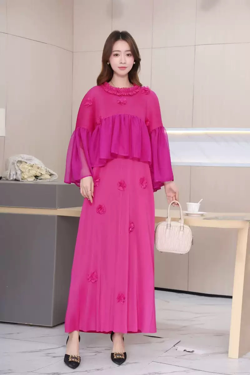 Miyake 2025 foreign trade pleated round neck three-dimensional flower decoration lotus leaf edge flared sleeves loose slimming women's dress Miyake 2025 foreign trade pleated round neck three-dimensional flower decoration lotus leaf edge flared sleeves loose slimming women's dress