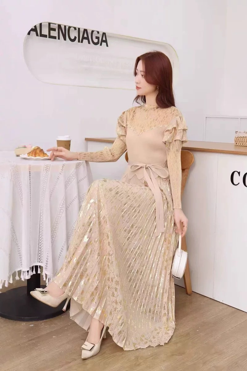 Cross border European and American three bedroom bubble sleeve hot stamping pleated lace up pleated dress long sleeved autumn patchwork French women's clothing Cross border European and American three bedroom bubble sleeve hot stamping pleated lace up pleated dress long sleeved autumn patchwork French women's clothing