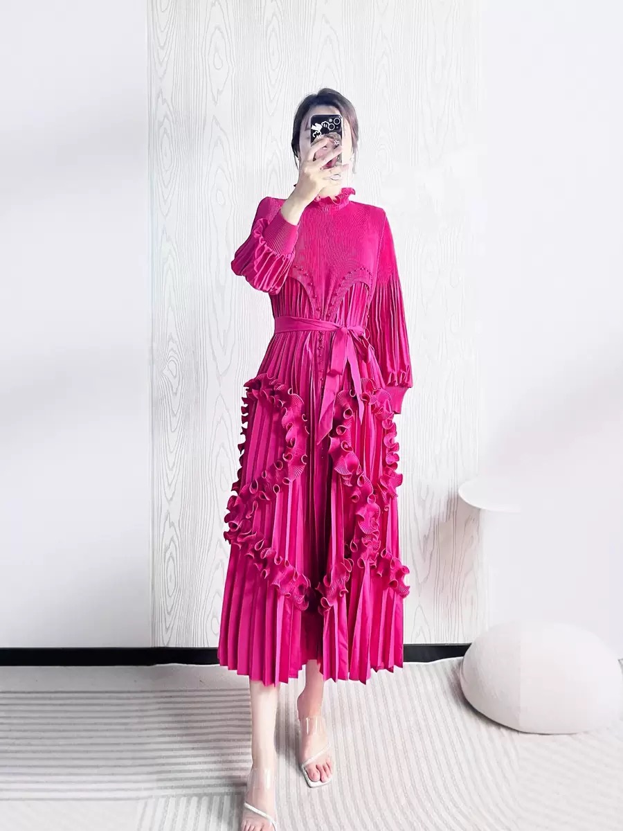Black fungus edge three-dimensional decoration palace style pleated dress design sense lantern sleeves pleated European and American foreign trade women's long dress