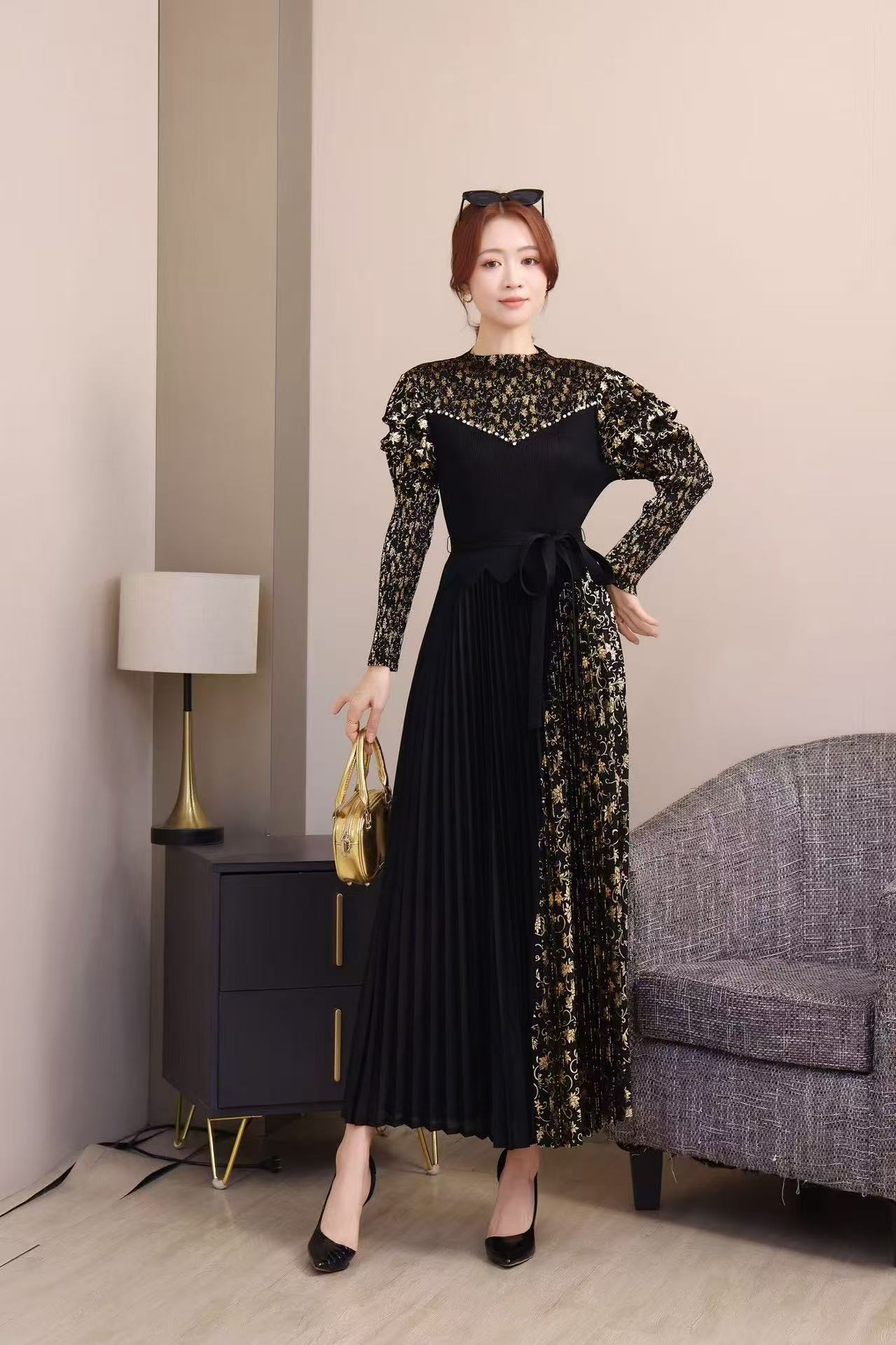 Cross border European and American three bedroom bubble sleeve hot stamping pleated lace up pleated dress long sleeved autumn patchwork French women's clothing Cross border European and American three bedroom bubble sleeve hot stamping pleated lace up pleated dress long sleeved autumn patchwork French women's clothing