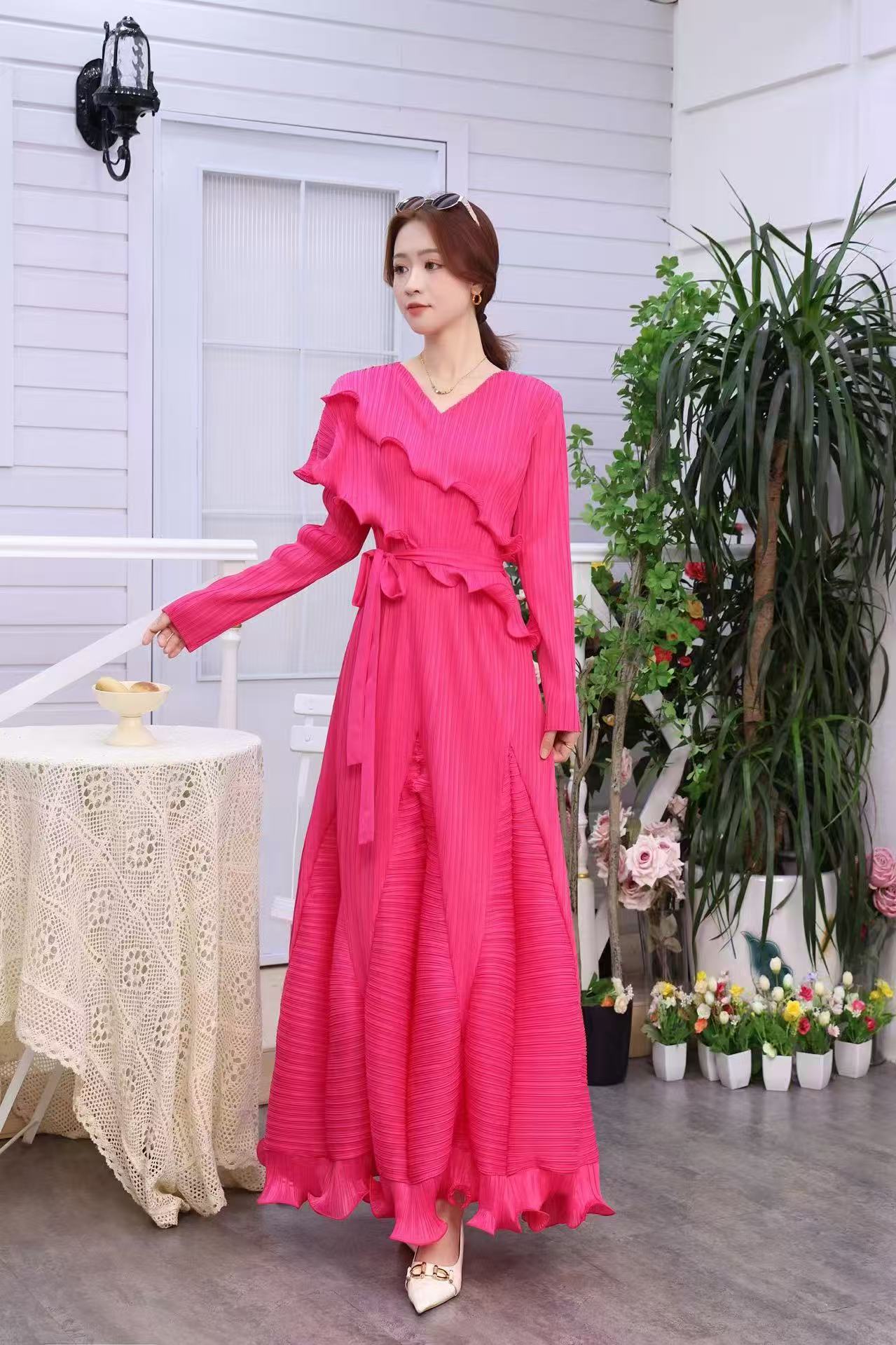 European and American cross-border three house mushroom edge heavy industry pleated long sleeved tied dress looks slim and high-end floral bud skirt long skirt European and American cross-border three house mushroom edge heavy industry pleated long sleeved tied dress looks slim and high-end floral bud skirt long skirt