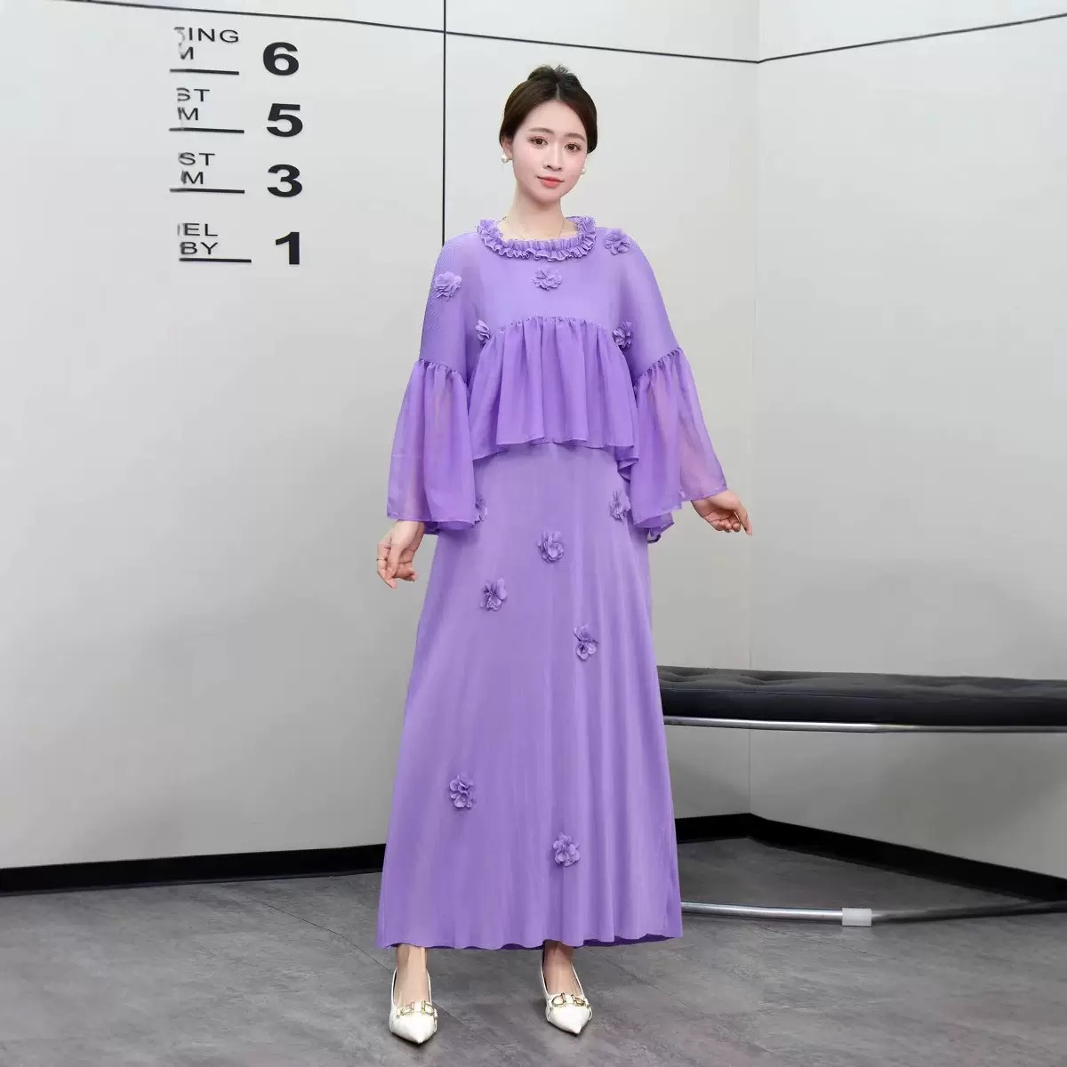 Miyake 2025 foreign trade pleated round neck three-dimensional flower decoration lotus leaf edge flared sleeves loose slimming women's dress Miyake 2025 foreign trade pleated round neck three-dimensional flower decoration lotus leaf edge flared sleeves loose slimming women's dress