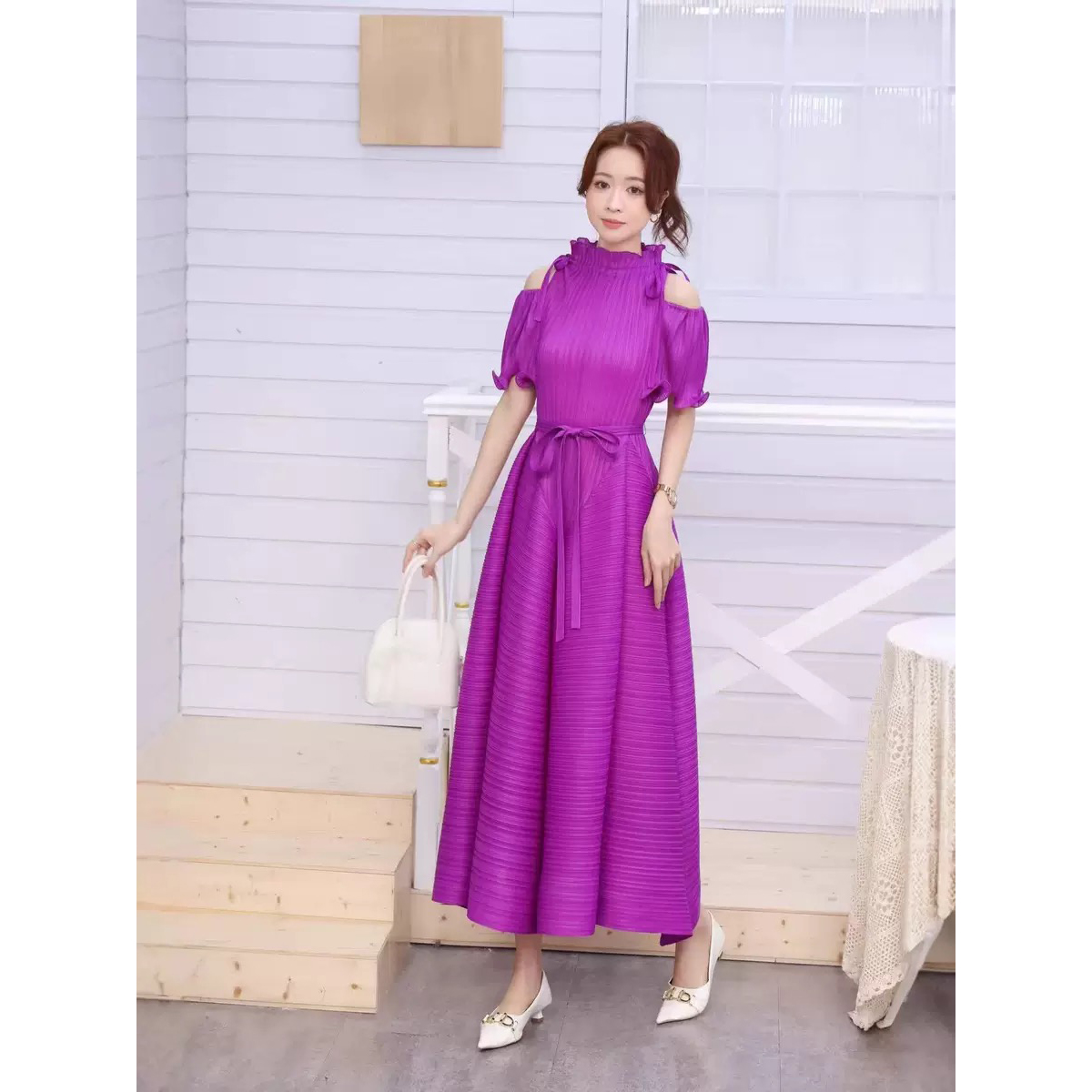 European and American foreign trade short sleeved dress with pleats, exposed shoulders, autumn fungus edge, stand up collar, tie up, Miyake lady loose long skirt European and American foreign trade short sleeved dress with pleats, exposed shoulders, autumn fungus edge, stand up collar, tie up, Miyake lady loose long skirt