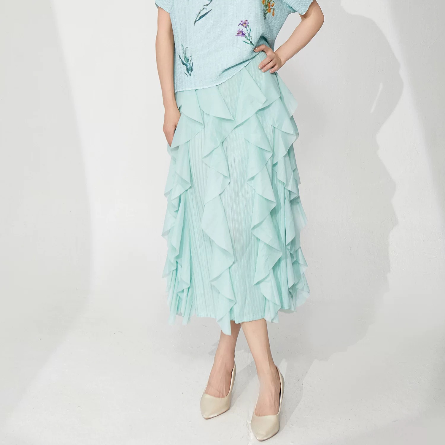 Miyake 2025 design sense: Summer irregular ruffle edge women's half skirt, new European and American pleated high waisted mid length skirt Miyake 2025 design sense: Summer irregular ruffle edge women's half skirt, new European and American pleated high waisted mid length skirt