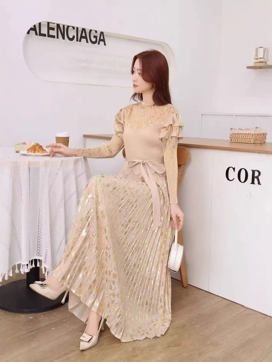 Cross border European and American three bedroom bubble sleeve hot stamping pleated lace up pleated dress long sleeved autumn patchwork French women's clothing Cross border European and American three bedroom bubble sleeve hot stamping pleated lace up pleated dress long sleeved autumn patchwork French women's clothing