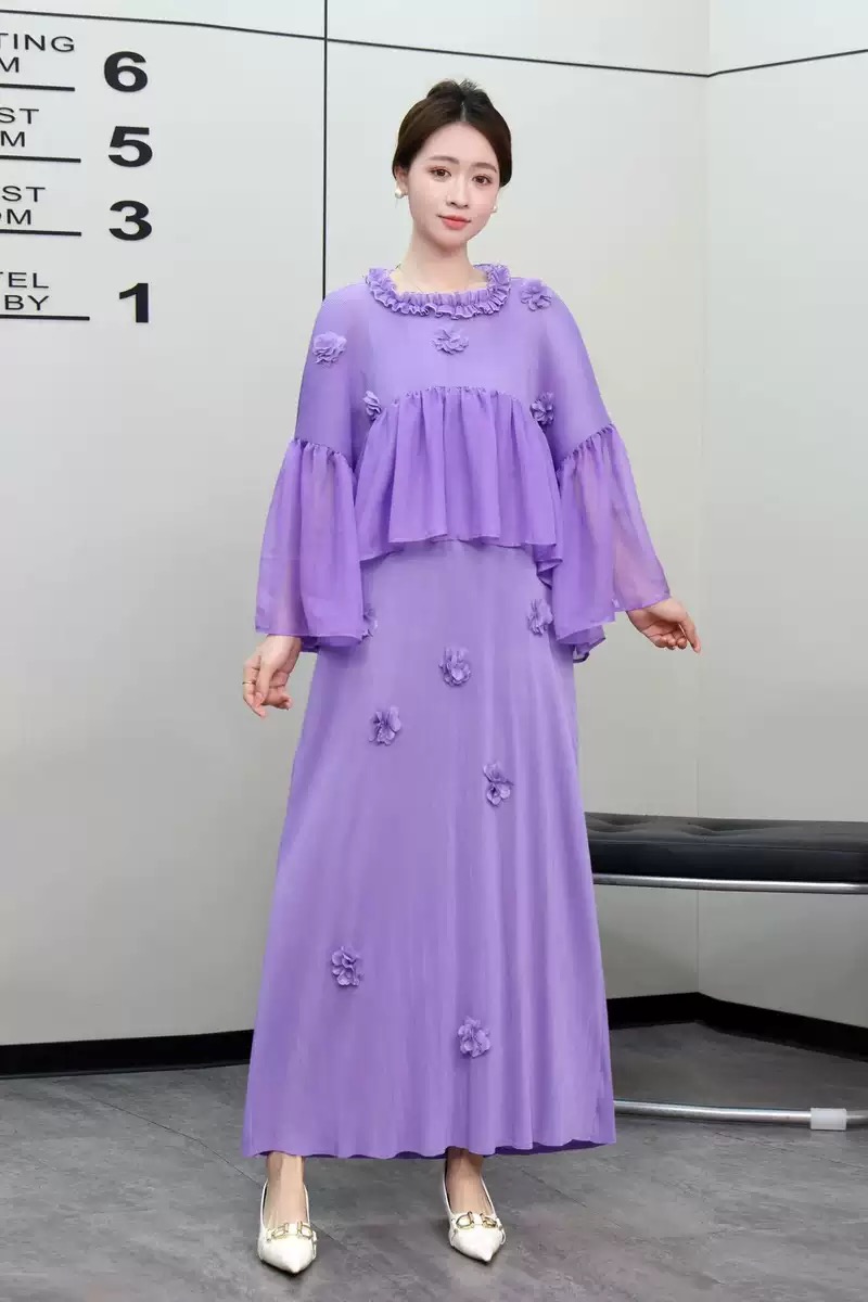 Miyake 2025 foreign trade pleated round neck three-dimensional flower decoration lotus leaf edge flared sleeves loose slimming women's dress Miyake 2025 foreign trade pleated round neck three-dimensional flower decoration lotus leaf edge flared sleeves loose slimming women's dress