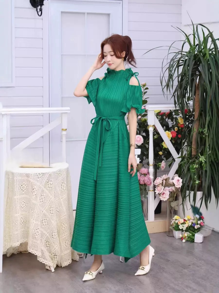 European and American foreign trade short sleeved dress with pleats, exposed shoulders, autumn fungus edge, stand up collar, tie up, Miyake lady loose long skirt European and American foreign trade short sleeved dress with pleats, exposed shoulders, autumn fungus edge, stand up collar, tie up, Miyake lady loose long skirt