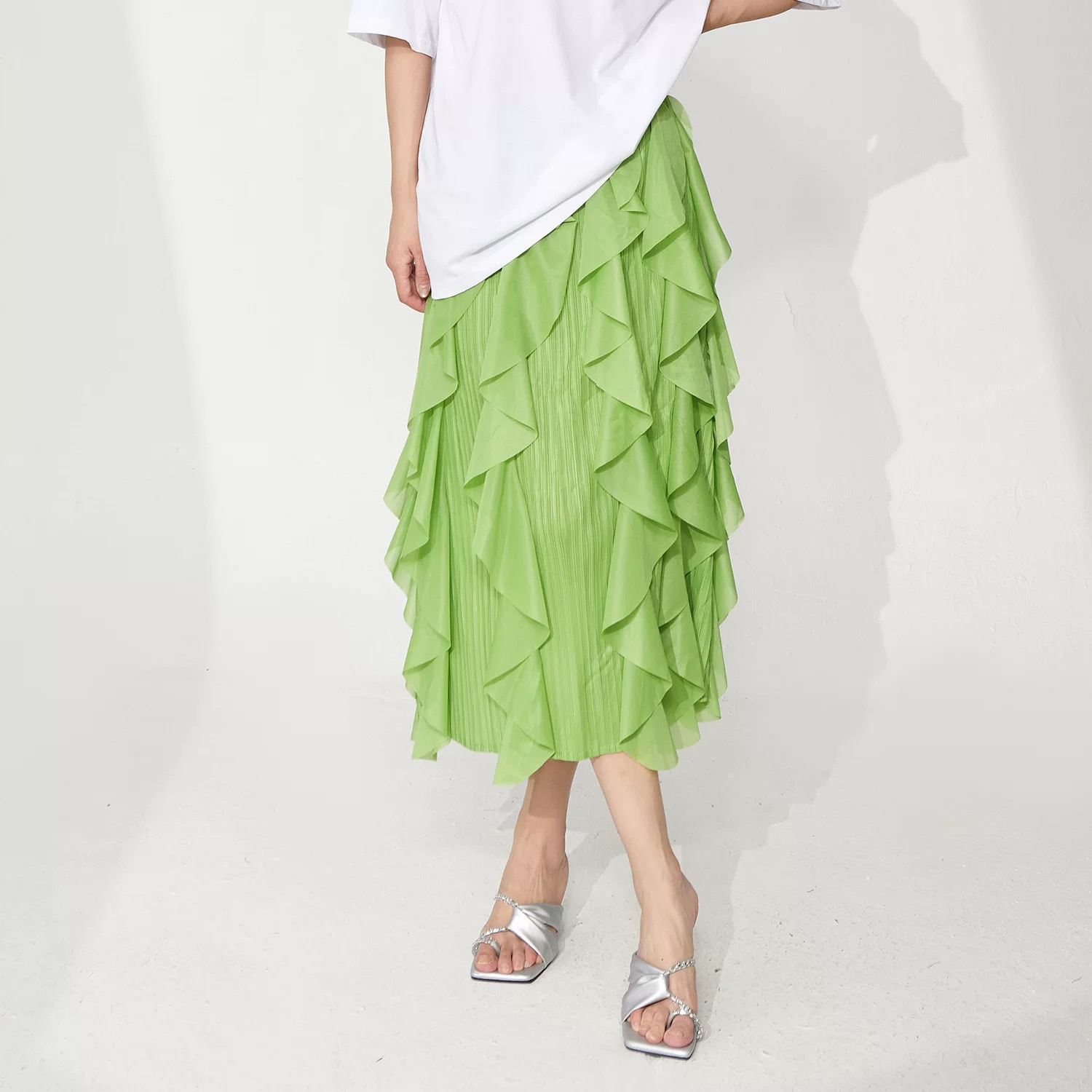 Miyake 2025 design sense: Summer irregular ruffle edge women's half skirt, new European and American pleated high waisted mid length skirt Miyake 2025 design sense: Summer irregular ruffle edge women's half skirt, new European and American pleated high waisted mid length skirt