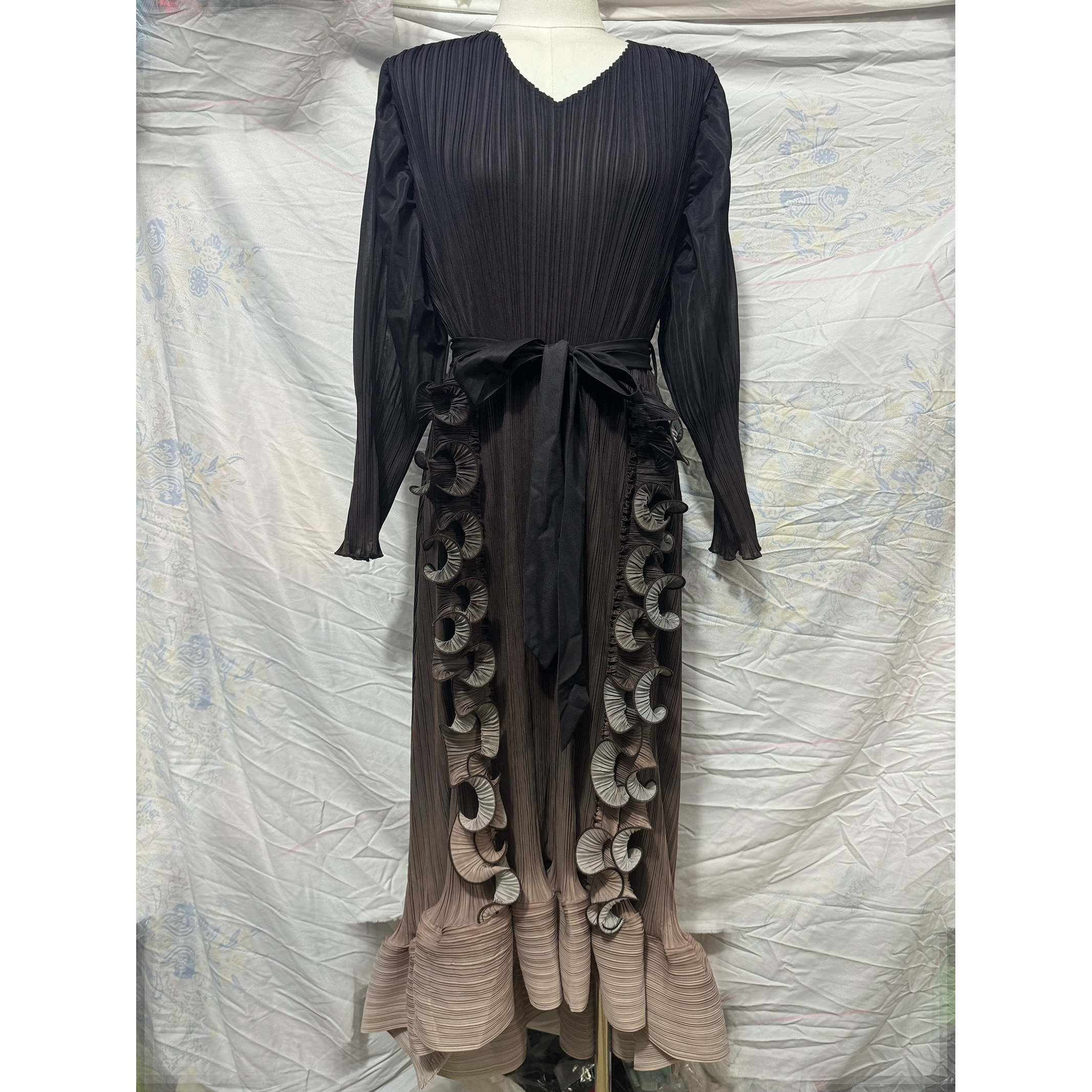 Sanzhai Foreign Trade Light Luxury High end Dress Gradient Color Lotus Leaf Edge Mushroom Edge Heavy duty Folded Long pleated Dress Sanzhai Foreign Trade Light Luxury High end Dress Gradient Color Lotus Leaf Edge Mushroom Edge Heavy duty Folded Long pleated Dress