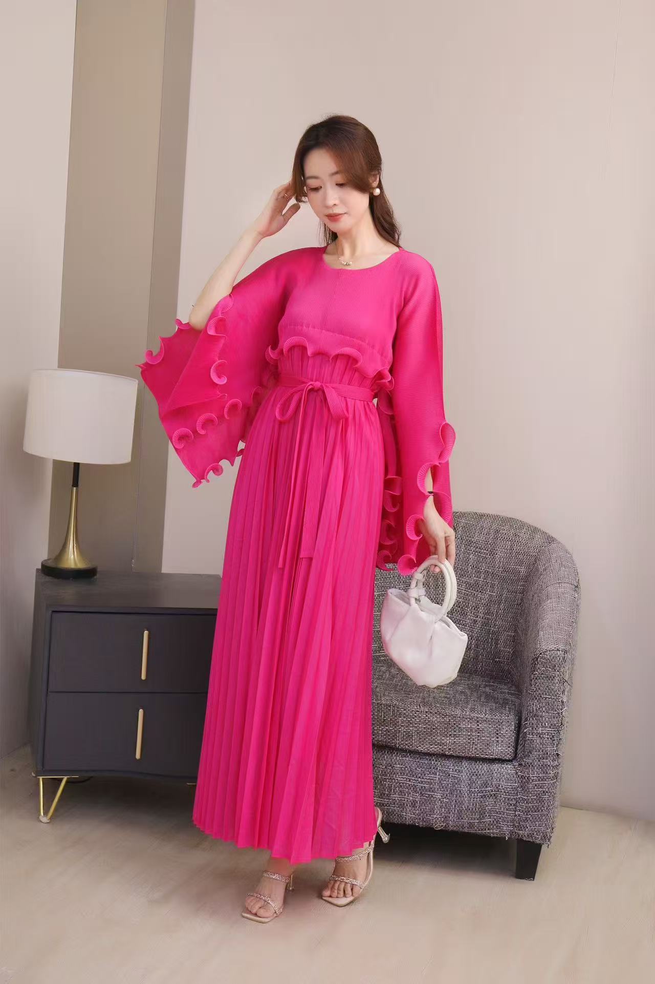 European and American foreign trade mushroom edge shawl sleeve long sleeved autumn pleated grand display three bedroom dress African batball sleeve long skirt European and American foreign trade mushroom edge shawl sleeve long sleeved autumn pleated grand display three bedroom dress African batball sleeve long skirt