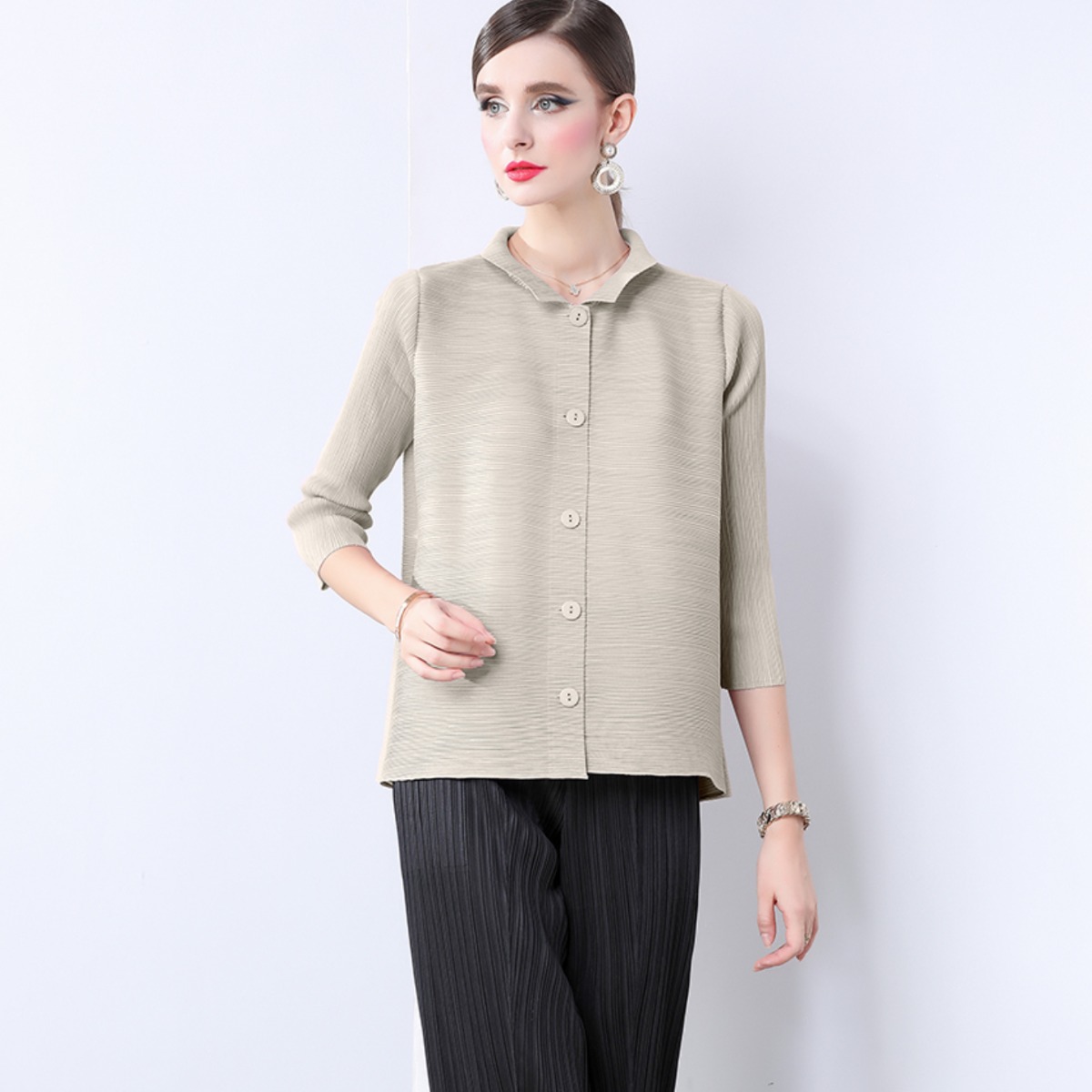 Miyake solid color versatile loose pleated top in mm size, with 9/4 sleeves and stand up collar for commuting, slimming shirt, minimalist jacket Miyake solid color versatile loose pleated top in mm size, with 9/4 sleeves and stand up collar for commuting, slimming shirt, minimalist jacket
