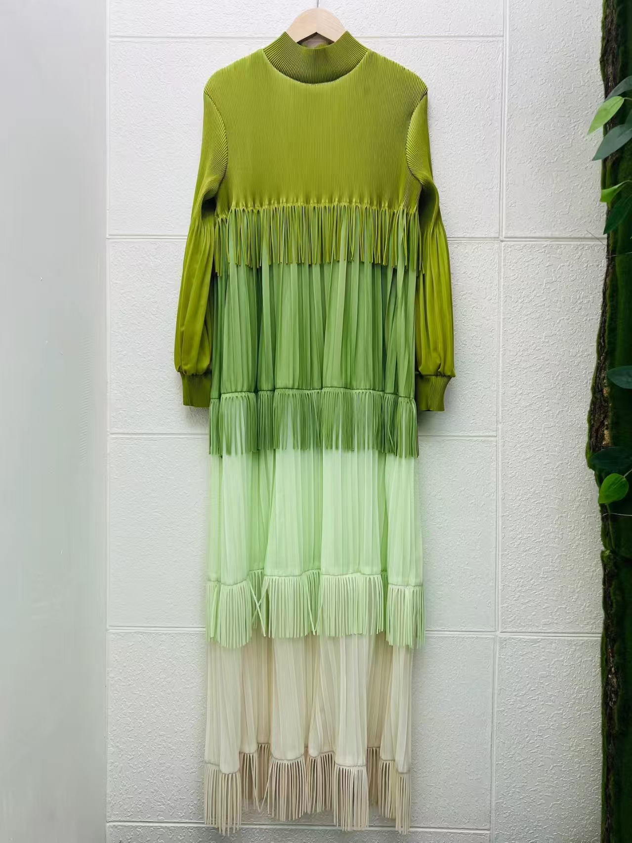 Miyake Europe and America Cross border Color blocked Heavy Industry Large Sized Tassel Splicing Wrinkle Dress Design Feel Loose New High End Customization Miyake Europe and America Cross border Color blocked Heavy Industry Large Sized Tassel Splicing Wrinkle Dress Design Feel Loose New High End Customization