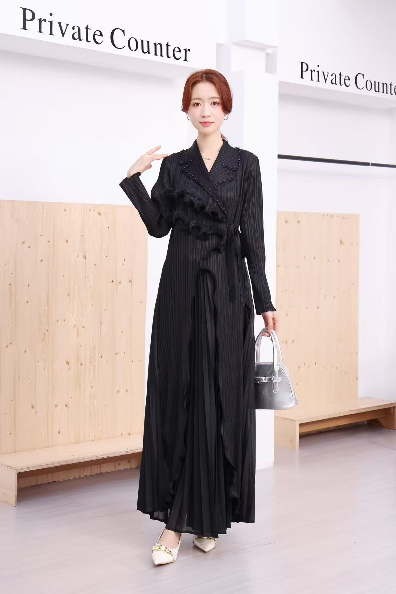 Folded autumn heavy industry nail bead lapel tie, waist cinching, irregular pleated long skirt, black fungus edge women's cross-border dress Folded autumn heavy industry nail bead lapel tie, waist cinching, irregular pleated long skirt, black fungus edge women's cross-border dress