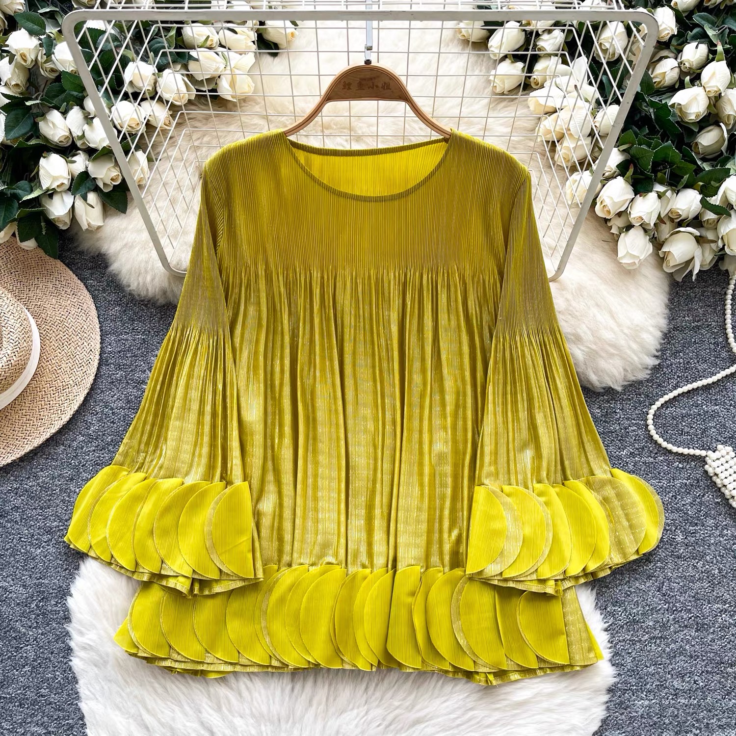 Gold foil pleated three-dimensional decoration loose autumn style ruffle top cross-border flared sleeve pleated design women's T-shirt Gold foil pleated three-dimensional decoration loose autumn style ruffle top cross-border flared sleeve pleated design women's T-shirt