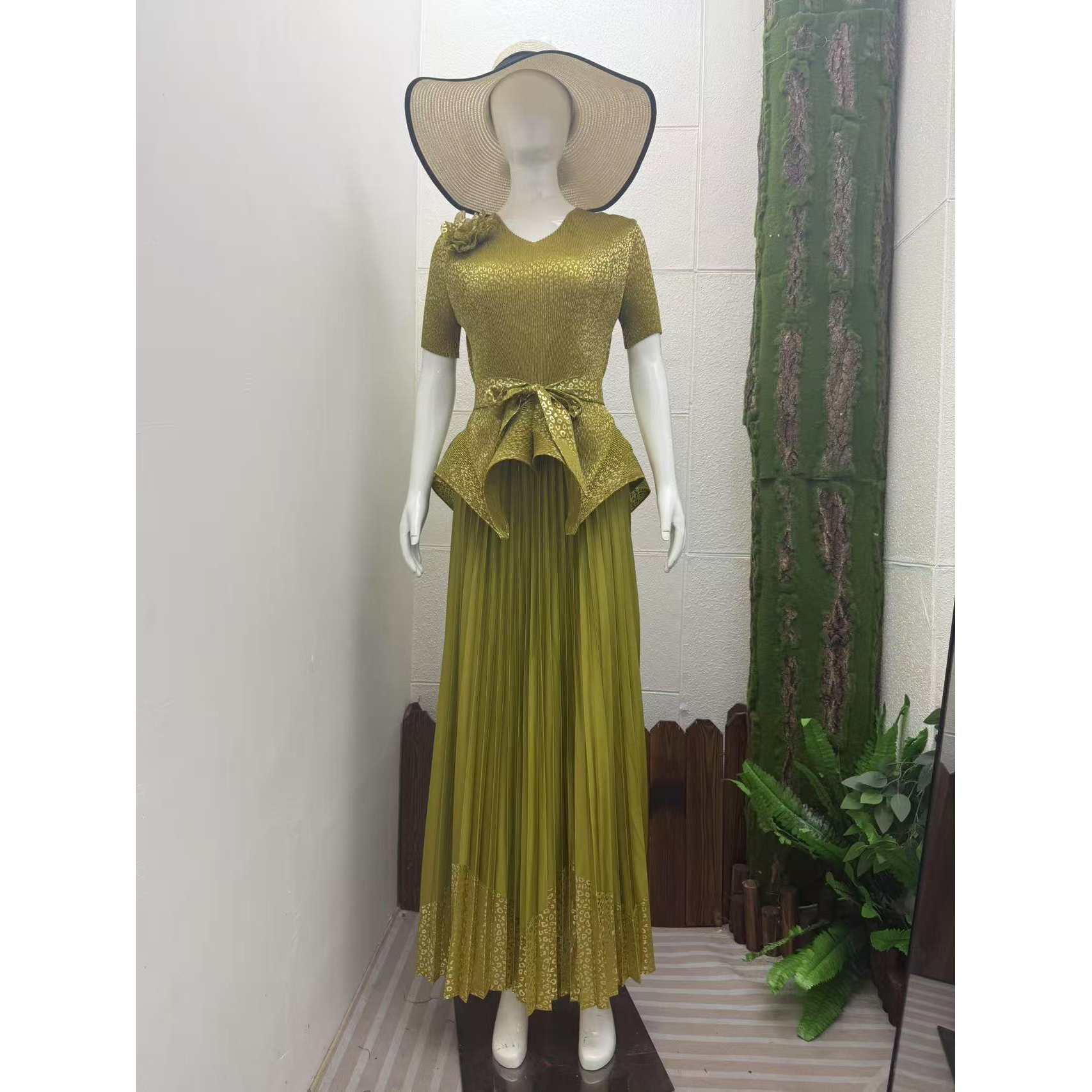 Gilded pleated irregular design with three-dimensional decorative plate flower top, Miyake pleated versatile half skirt, women's set skirt Gilded pleated irregular design with three-dimensional decorative plate flower top, Miyake pleated versatile half skirt, women's set skirt