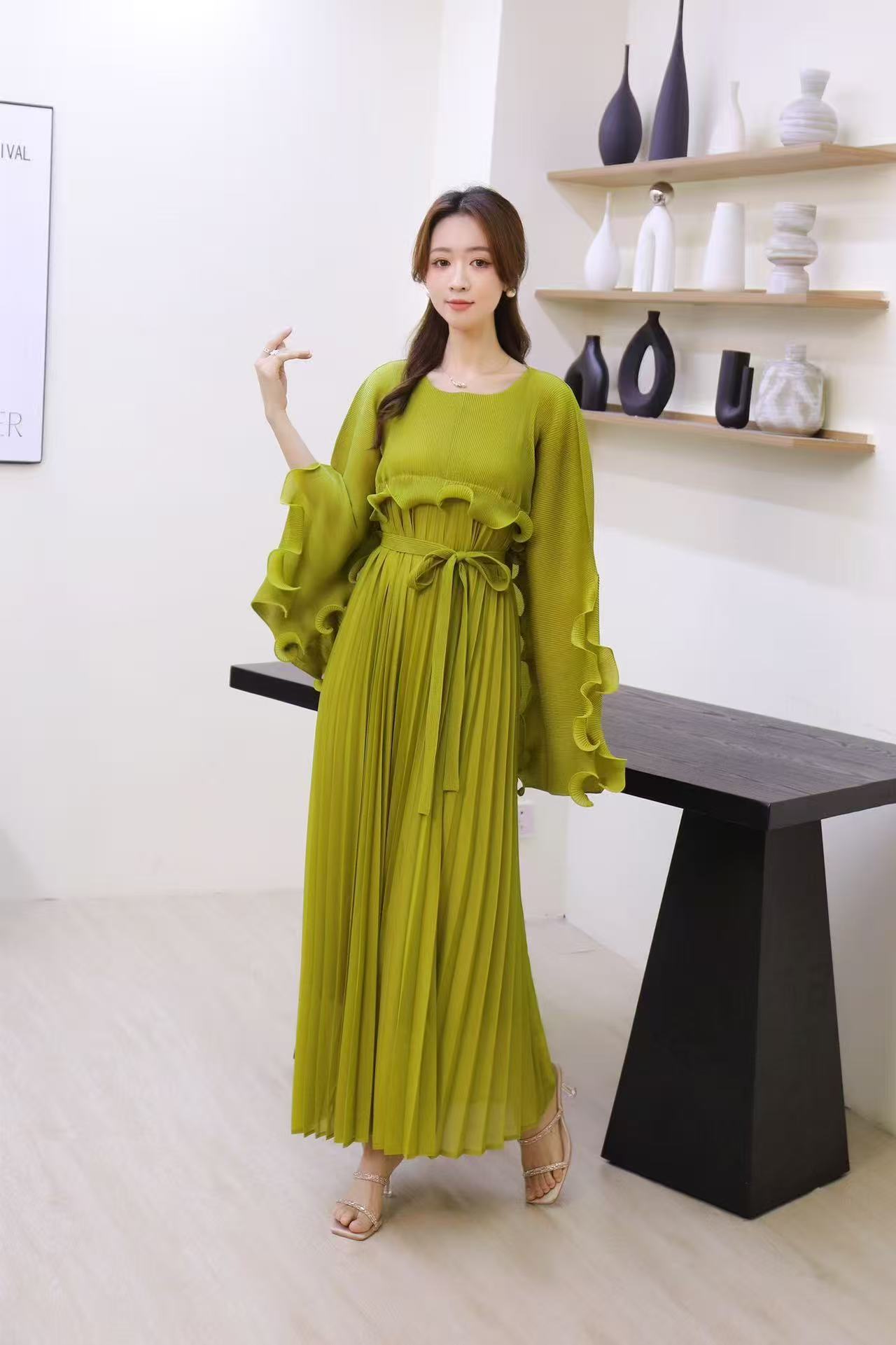 European and American foreign trade mushroom edge shawl sleeve long sleeved autumn pleated grand display three bedroom dress African batball sleeve long skirt