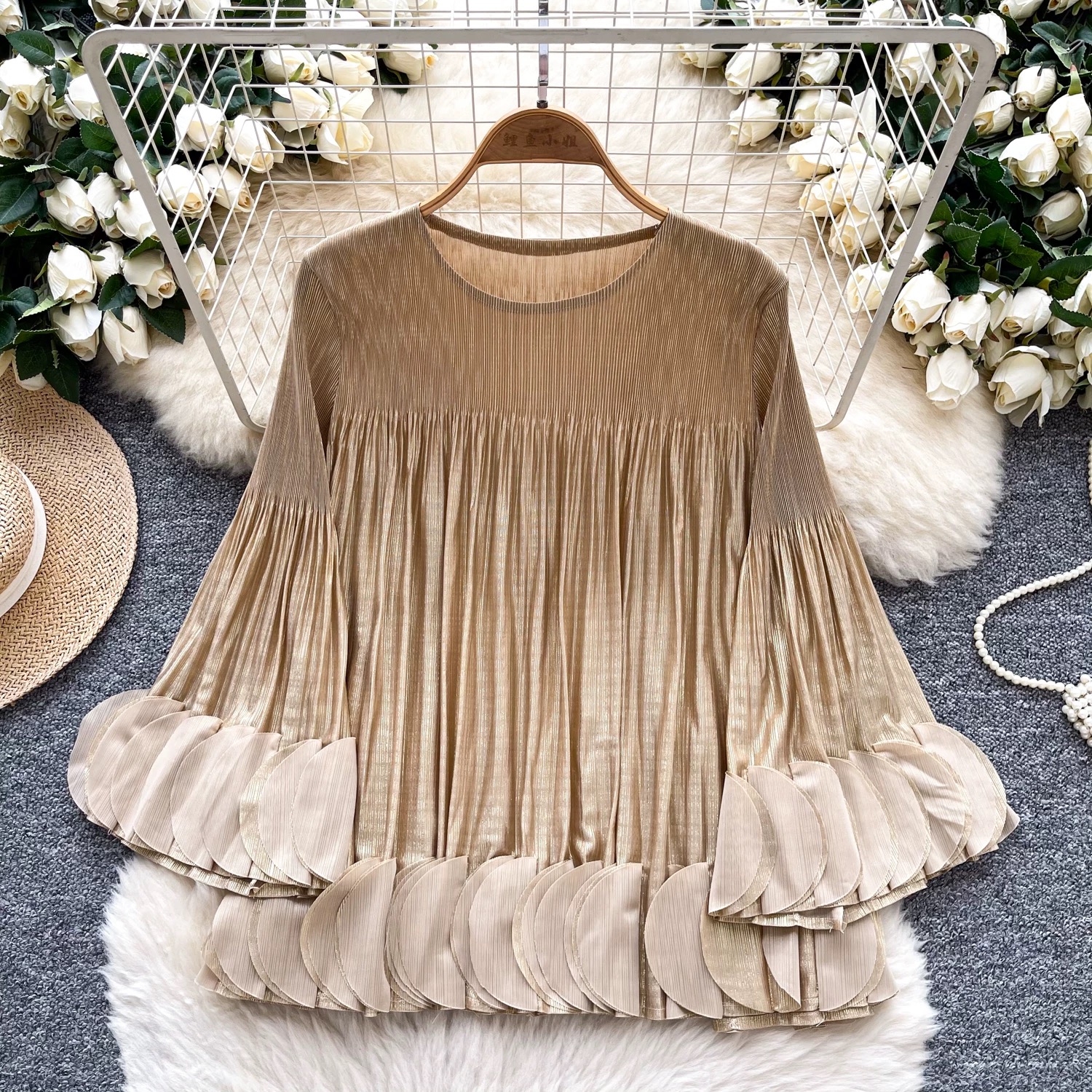 Gold foil pleated three-dimensional decoration loose autumn style ruffle top cross-border flared sleeve pleated design women's T-shirt Gold foil pleated three-dimensional decoration loose autumn style ruffle top cross-border flared sleeve pleated design women's T-shirt