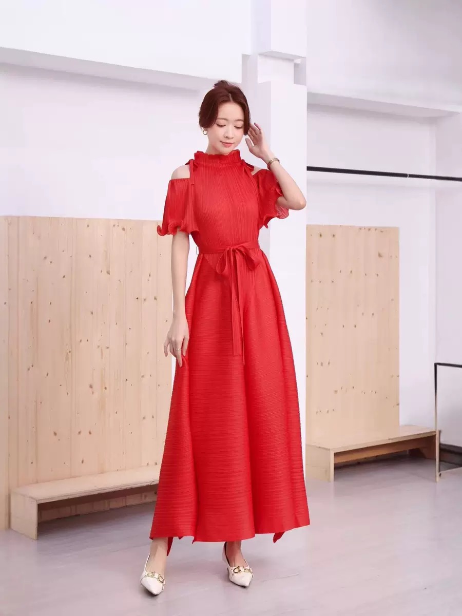 European and American foreign trade short sleeved dress with pleats, exposed shoulders, autumn fungus edge, stand up collar, tie up, Miyake lady loose long skirt European and American foreign trade short sleeved dress with pleats, exposed shoulders, autumn fungus edge, stand up collar, tie up, Miyake lady loose long skirt