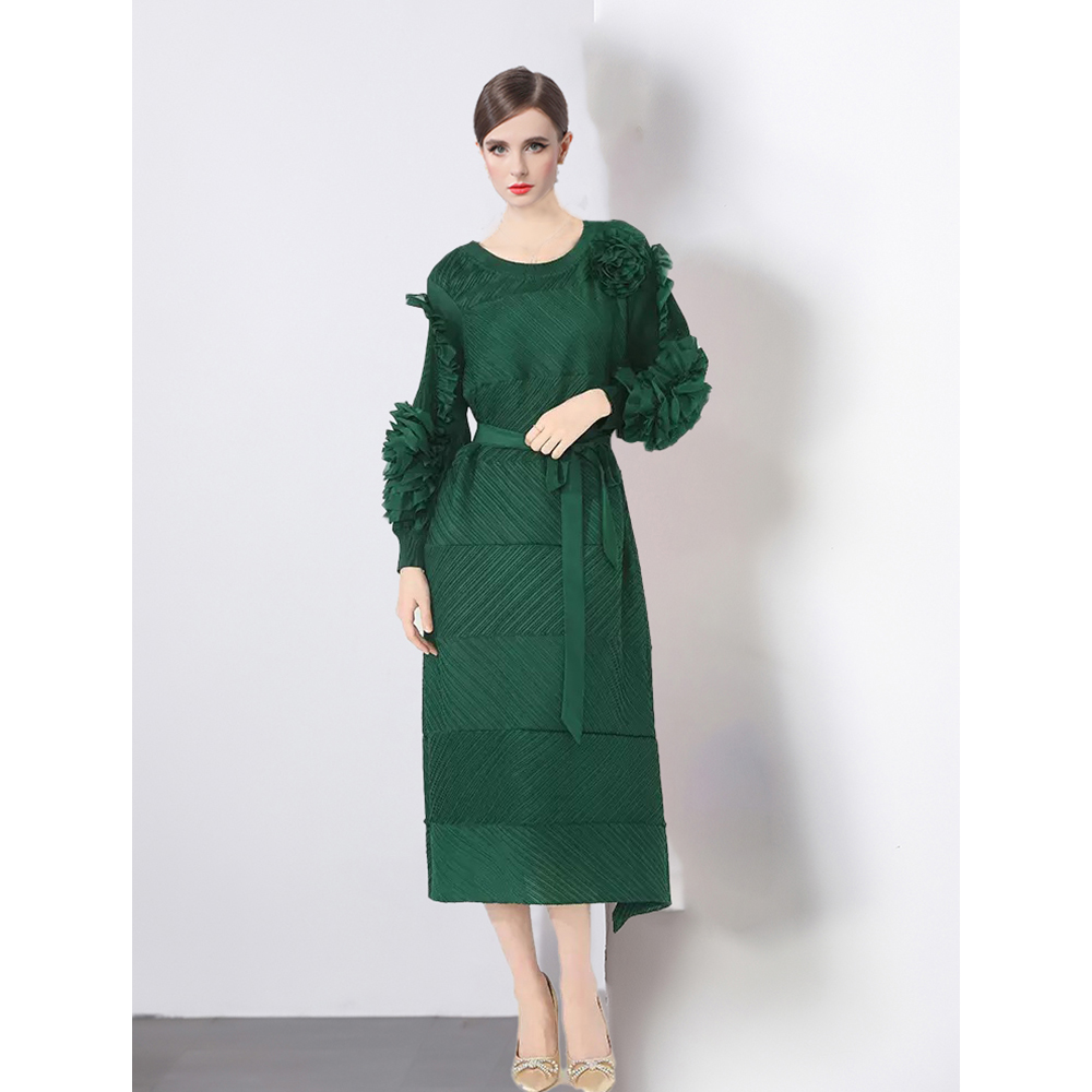 Three bedroom solid color splicing hand embroidered random pleat lace up, large size cross-border pleat design, European and American long sleeved dress Three bedroom solid color splicing hand embroidered random pleat lace up, large size cross-border pleat design, European and American long sleeved dress