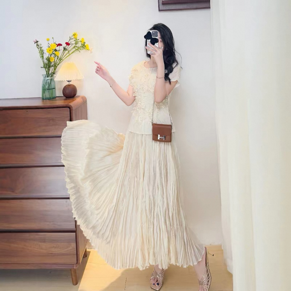 Cross border 2025 summer three bedroom pleated T-shirt short sleeved handmade three-dimensional floral set fashionable big swing skirt for women Cross border 2025 summer three bedroom pleated T-shirt short sleeved handmade three-dimensional floral set fashionable big swing skirt for women