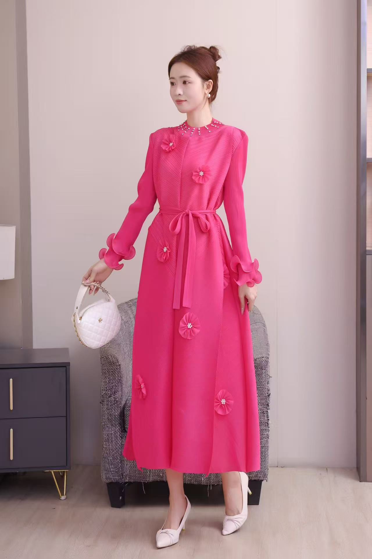 Light mature imperial sister, European and American three house cross-border nail bead three-dimensional flower tie, waist cinching, fungus edge heavy pleated dress Light mature imperial sister, European and American three house cross-border nail bead three-dimensional flower tie, waist cinching, fungus edge heavy pleated dress