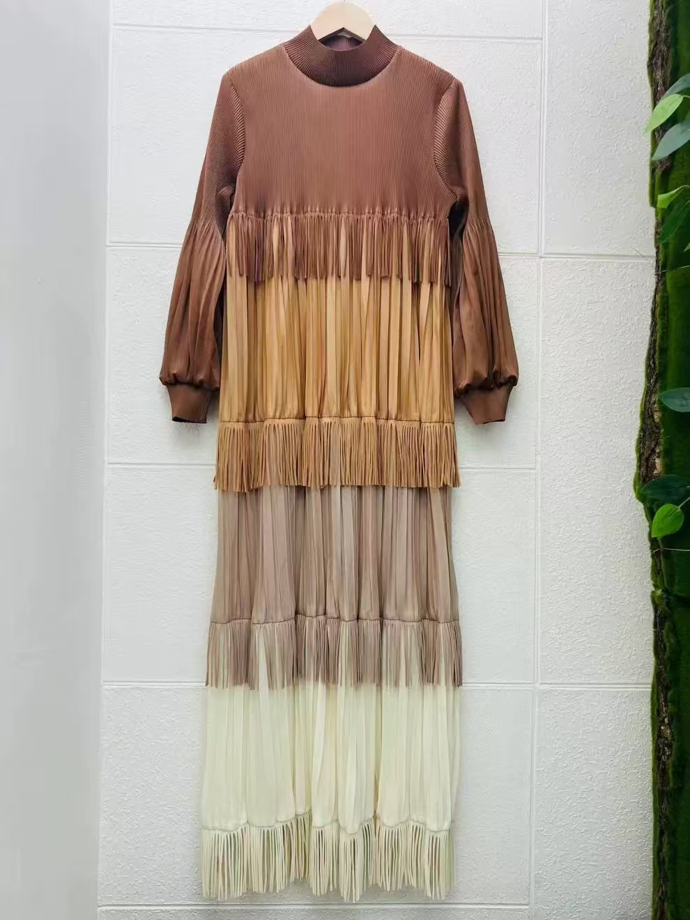 Miyake Europe and America Cross border Color blocked Heavy Industry Large Sized Tassel Splicing Wrinkle Dress Design Feel Loose New High End Customization Miyake Europe and America Cross border Color blocked Heavy Industry Large Sized Tassel Splicing Wrinkle Dress Design Feel Loose New High End Customization