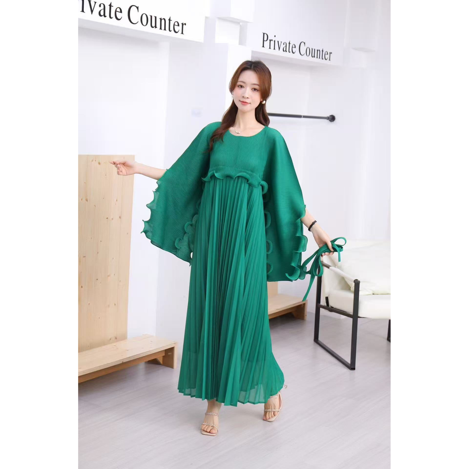 European and American foreign trade mushroom edge shawl sleeve long sleeved autumn pleated grand display three bedroom dress African batball sleeve long skirt European and American foreign trade mushroom edge shawl sleeve long sleeved autumn pleated grand display three bedroom dress African batball sleeve long skirt