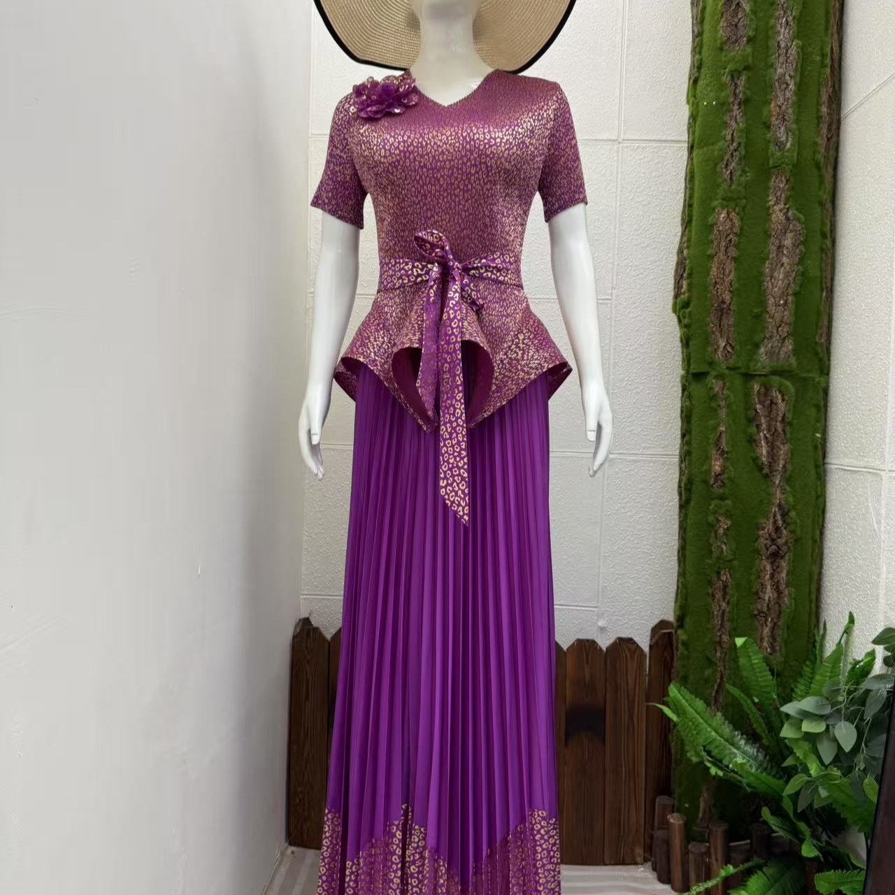 Gilded pleated irregular design with three-dimensional decorative plate flower top, Miyake pleated versatile half skirt, women's set skirt