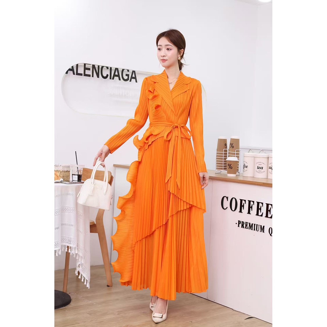 Wrinkled European and American fungus side length skirt with autumn design sense, ruffled edge straps, waist cinching suit collar dress, cross-border women's dress Wrinkled European and American fungus side length skirt with autumn design sense, ruffled edge straps, waist cinching suit collar dress, cross-border women's dress