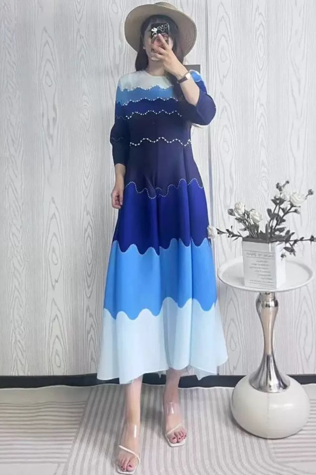 Wrinkle printed nail bead eight piece skirt, European and American cross-border heavy industry pleated color matching, waist cinching, big swing long skirt, three bedroom dress Wrinkle printed nail bead eight piece skirt, European and American cross-border heavy industry pleated color matching, waist cinching, big swing long skirt, three bedroom dress