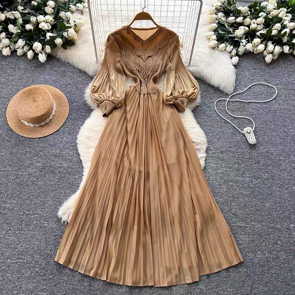Ladies' court style bubble sleeve dress, light mature style, autumn tassel, hot stamping, pleated nail bead, large swing, women's long skirt Ladies' court style bubble sleeve dress, light mature style, autumn tassel, hot stamping, pleated nail bead, large swing, women's long skirt