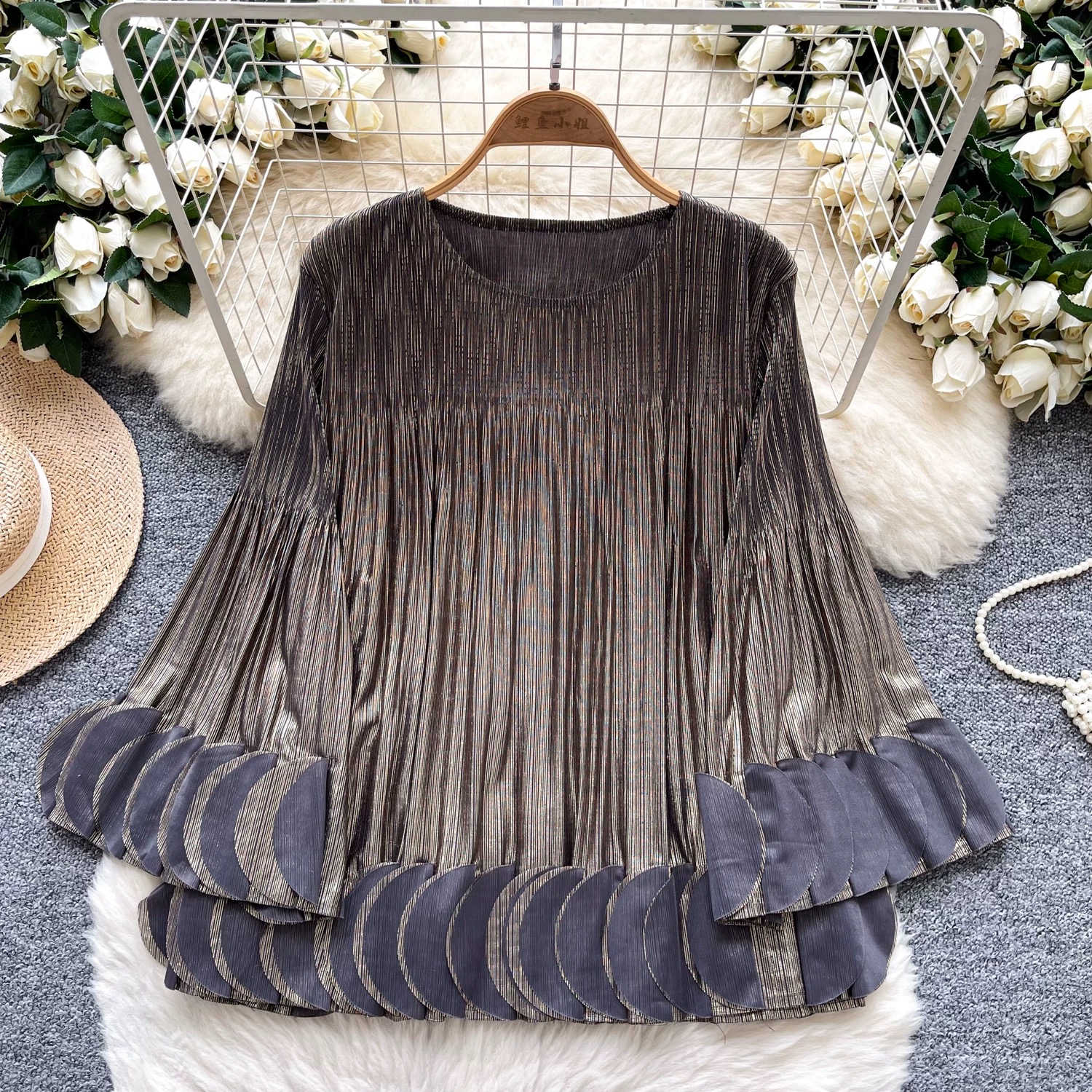 Gold foil pleated three-dimensional decoration loose autumn style ruffle top cross-border flared sleeve pleated design women's T-shirt Gold foil pleated three-dimensional decoration loose autumn style ruffle top cross-border flared sleeve pleated design women's T-shirt