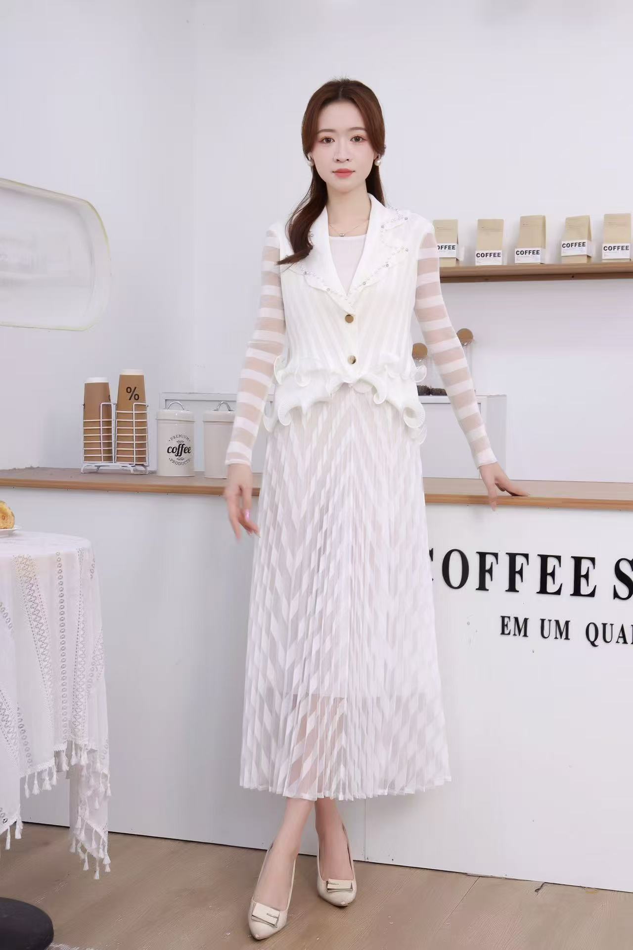 European and American cross-border high-end three bedroom nail bead mesh splicing suit collar pleated long sleeved waist cinched black fungus edge women's dress European and American cross-border high-end three bedroom nail bead mesh splicing suit collar pleated long sleeved waist cinched black fungus edge women's dress