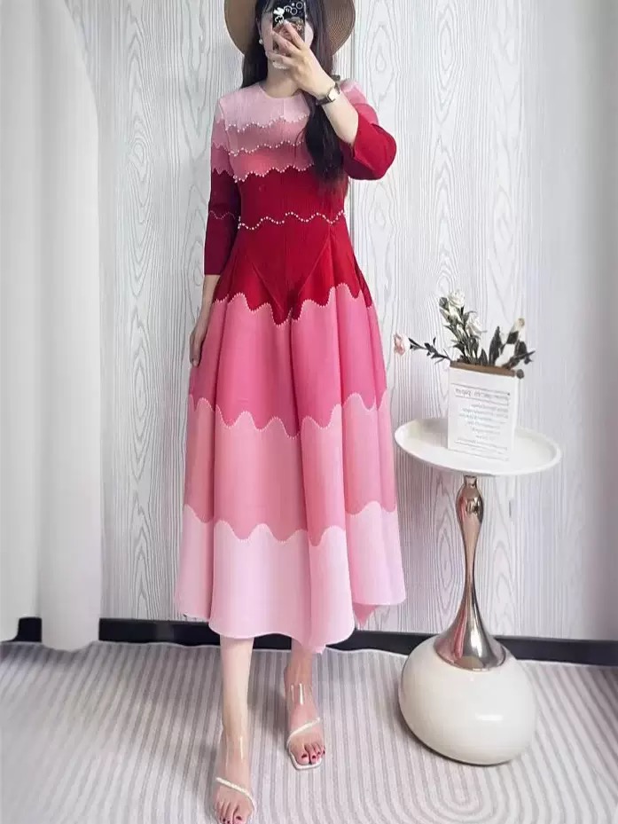 Wrinkle printed nail bead eight piece skirt, European and American cross-border heavy industry pleated color matching, waist cinching, big swing long skirt, three bedroom dress Wrinkle printed nail bead eight piece skirt, European and American cross-border heavy industry pleated color matching, waist cinching, big swing long skirt, three bedroom dress