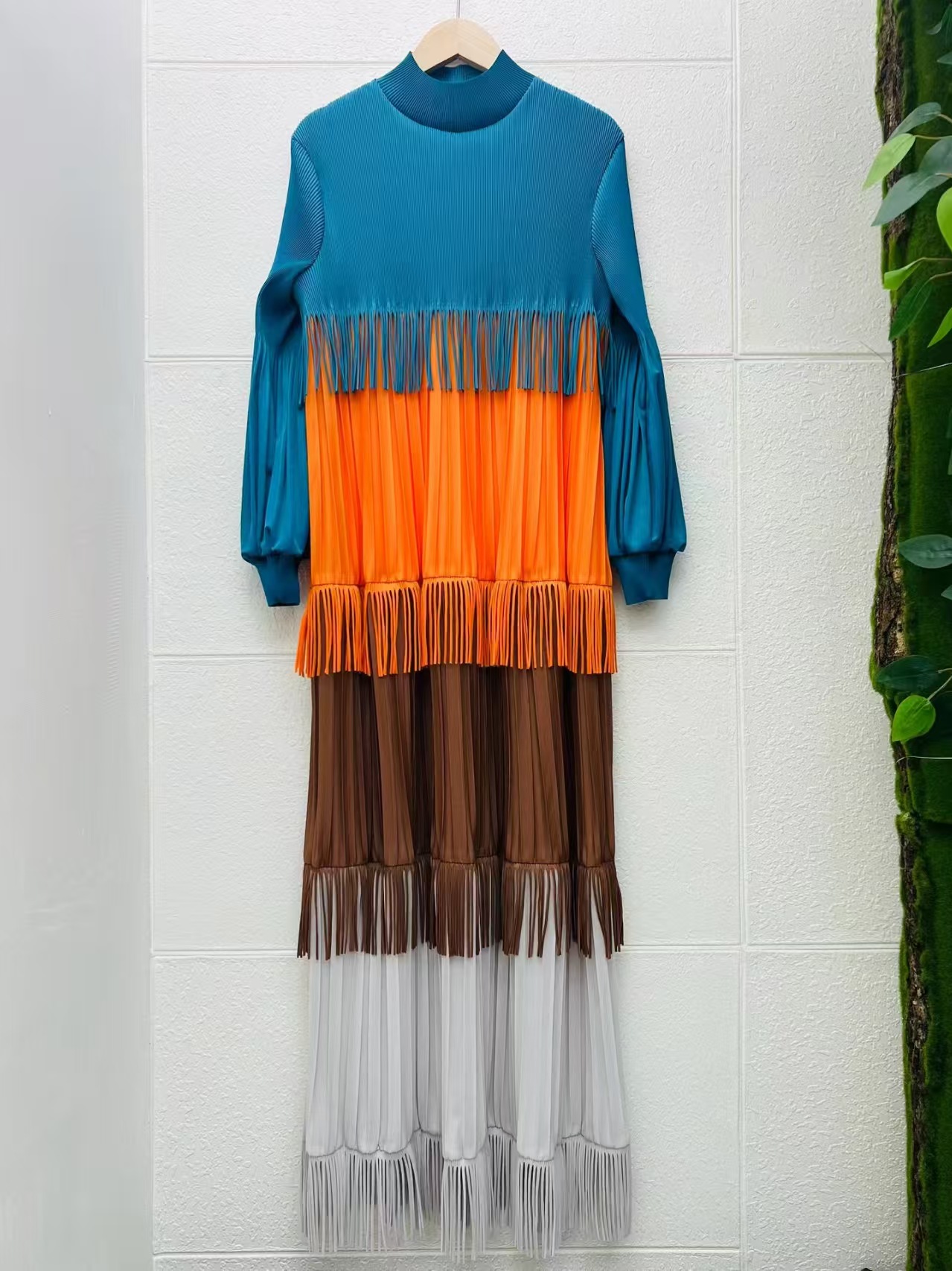 Miyake Europe and America Cross border Color blocked Heavy Industry Large Sized Tassel Splicing Wrinkle Dress Design Feel Loose New High End Customization Miyake Europe and America Cross border Color blocked Heavy Industry Large Sized Tassel Splicing Wrinkle Dress Design Feel Loose New High End Customization