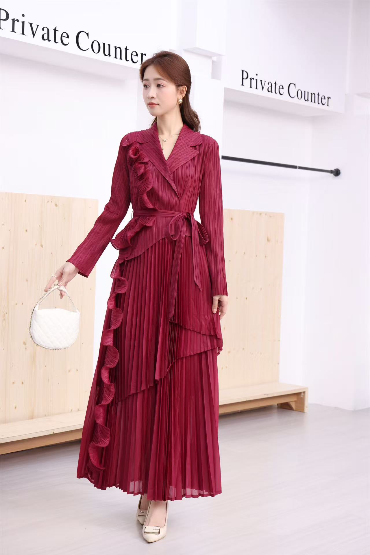 Wrinkled European and American fungus side length skirt with autumn design sense, ruffled edge straps, waist cinching suit collar dress, cross-border women's dress Wrinkled European and American fungus side length skirt with autumn design sense, ruffled edge straps, waist cinching suit collar dress, cross-border women's dress