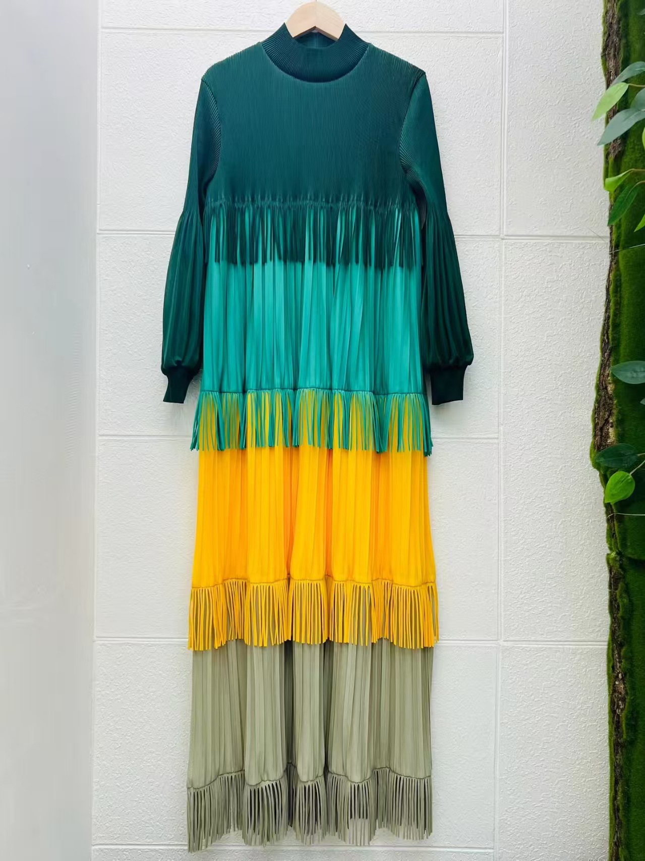 Miyake Europe and America Cross border Color blocked Heavy Industry Large Sized Tassel Splicing Wrinkle Dress Design Feel Loose New High End Customization Miyake Europe and America Cross border Color blocked Heavy Industry Large Sized Tassel Splicing Wrinkle Dress Design Feel Loose New High End Customization