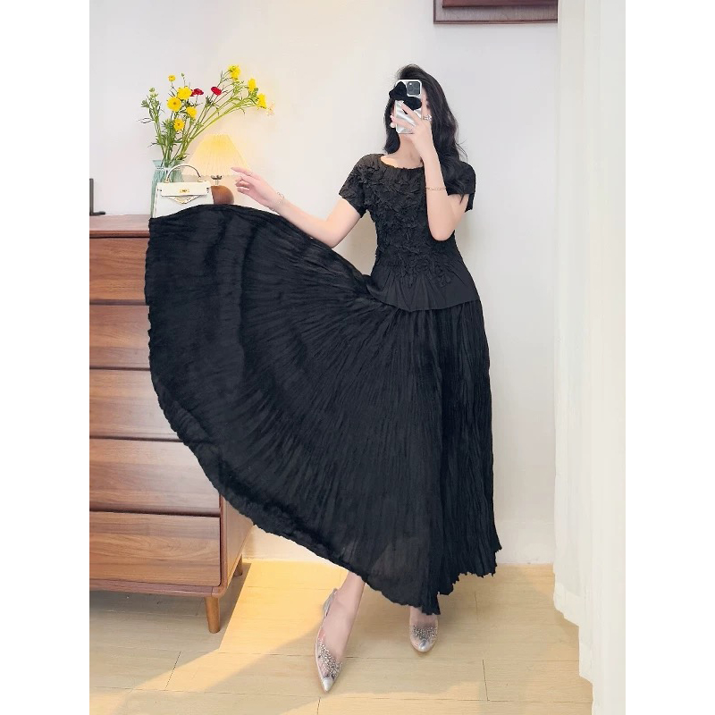 Cross border 2025 summer three bedroom pleated T-shirt short sleeved handmade three-dimensional floral set fashionable big swing skirt for women