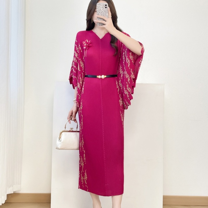 European and American batball sleeves, hot stamping three-dimensional flower decoration belt, slim fit long skirt, cross-border dragon scale pleat, autumn three bedroom women's clothing European and American batball sleeves, hot stamping three-dimensional flower decoration belt, slim fit long skirt, cross-border dragon scale pleat, autumn three bedroom women's clothing