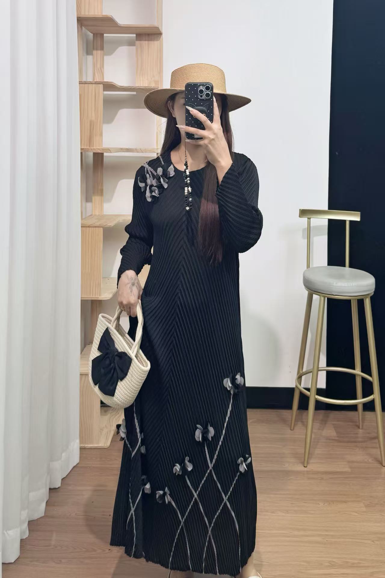 Autumn pleated new belt design with three-dimensional flower decoration cross-border dress, European, American, African printed long skirt Autumn pleated new belt design with three-dimensional flower decoration cross-border dress, European, American, African printed long skirt